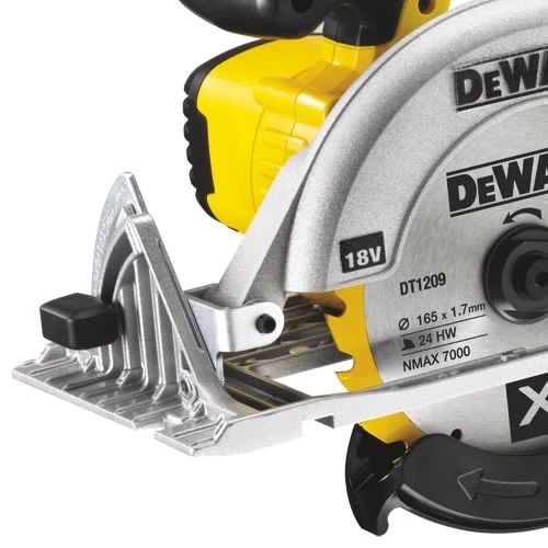 DeWalt 18.0 V-os XR Li-Ion körfűrész akkumulátor és töltő nélkül DCS391N-XJ