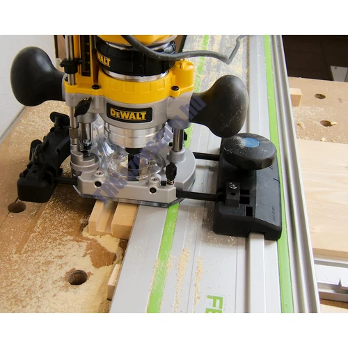 DeWalt Multifunkciós Felsőmarógép D26204K-QS