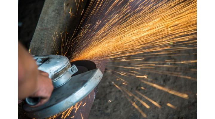 Sarokcsiszoló: az univerzális munkatárs a barkácsolásban